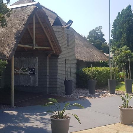 Vista Ort Hotell Kempton Park Exteriör bild